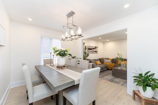 Building Photo - 54 Glenmanor Dr