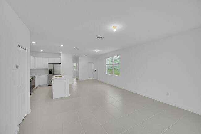 Building Photo - 548 Rivergrass St