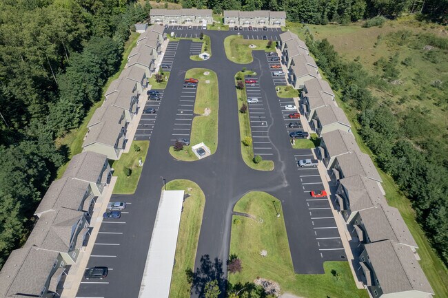 Hermosos Holiday Hills - Holiday Village Townhomes