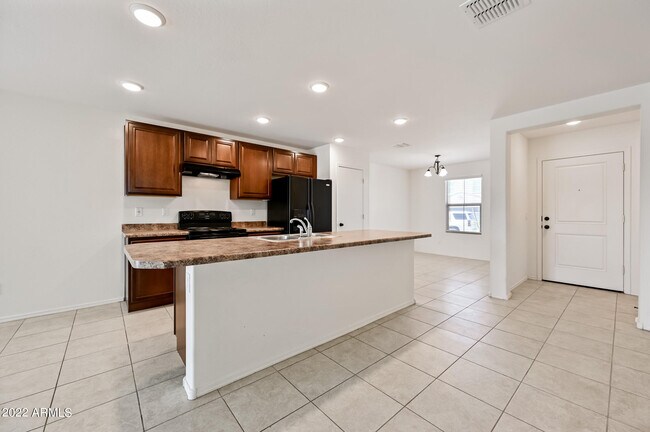 Building Photo - 739 W Jardin Dr