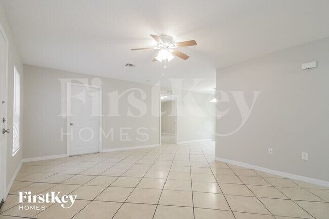 Building Photo - 2205 Pine Ave