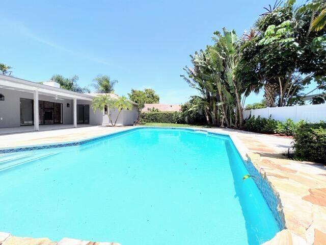 Foto del edificio - 17621 Woodview Terrace