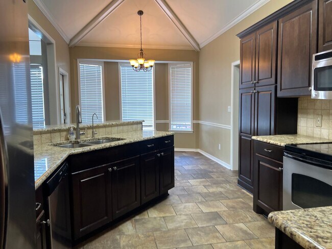 Foto del edificio - Large Lot Close to to Barksdale Air Force Base w/POOL!!