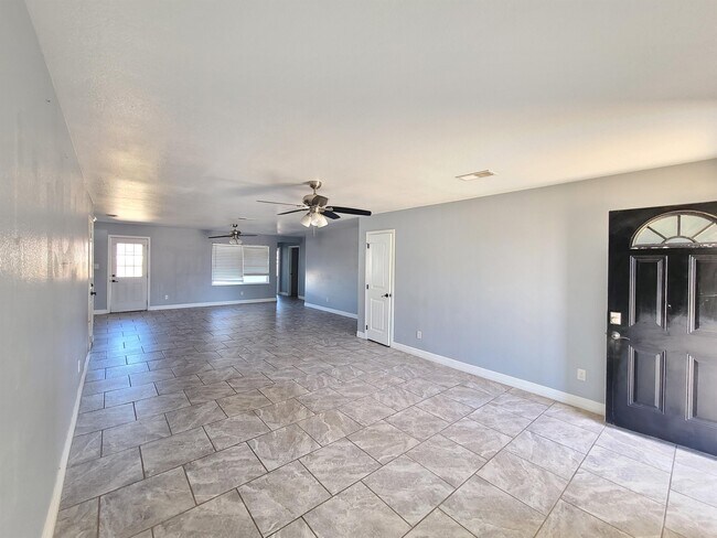 Building Photo - 310 Kessler Ave