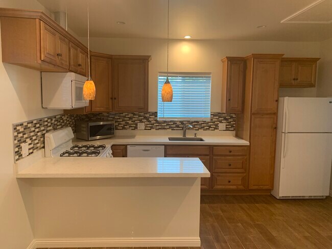 Cocina - 12360 Jolette Ave