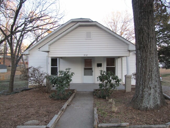 Building Photo - 318 Culp St