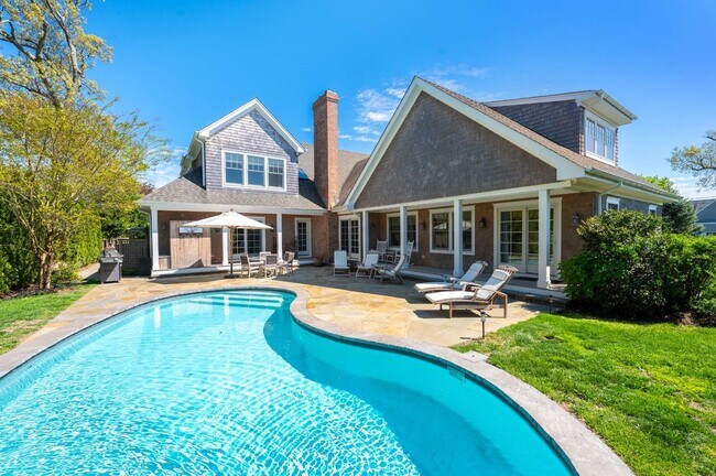 Foto del edificio - 32 W Neck Cir