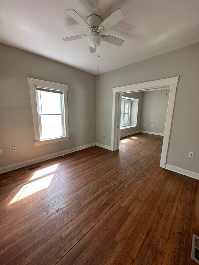 Foto del edificio - 3315 Woodbridge Ave