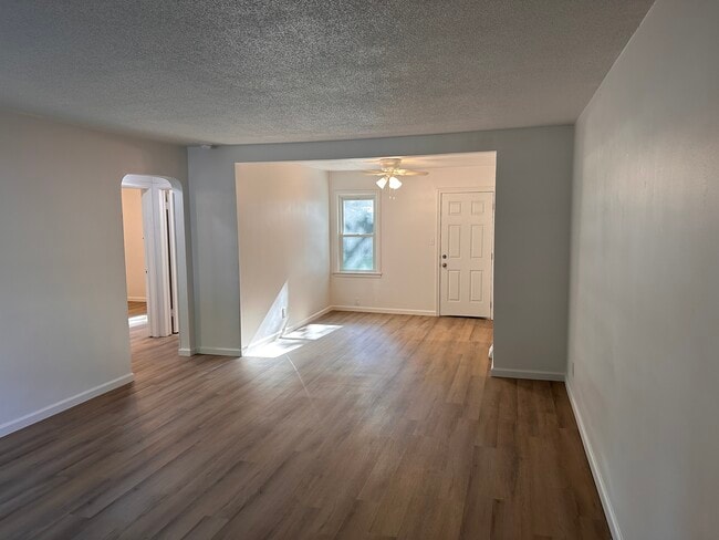 Building Photo - 847 N Terrace Dr