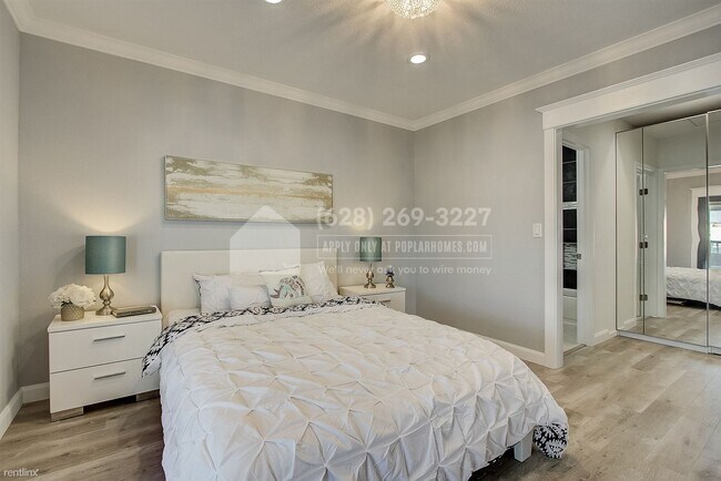 Building Photo - 3 br, 2 bath Duplex - 1207 88th Ave Unit 1...