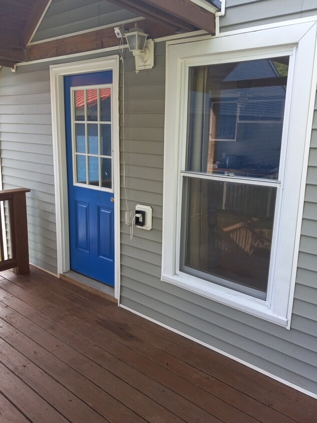 Entrance - 77 Fox St