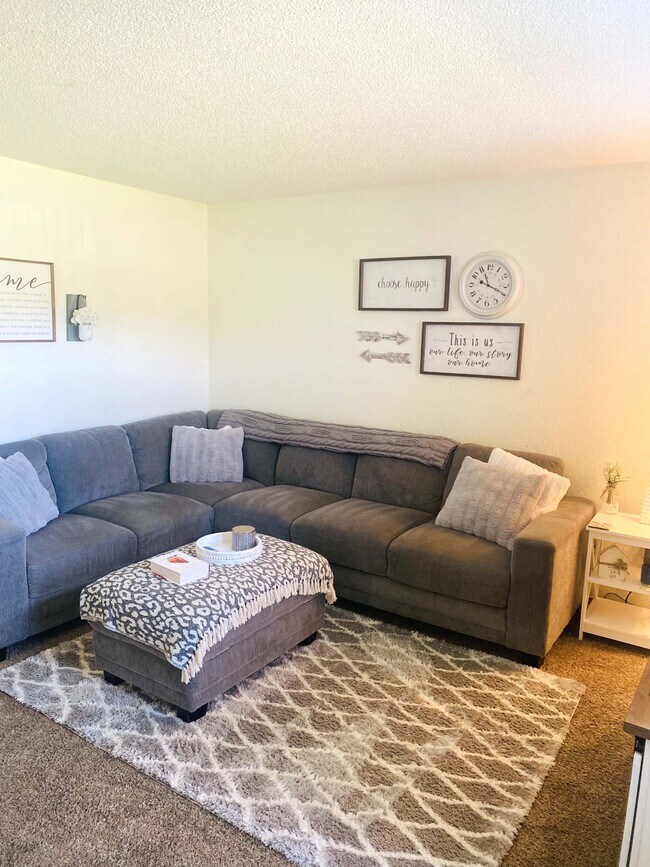 Foto del edificio - East Gate Estates