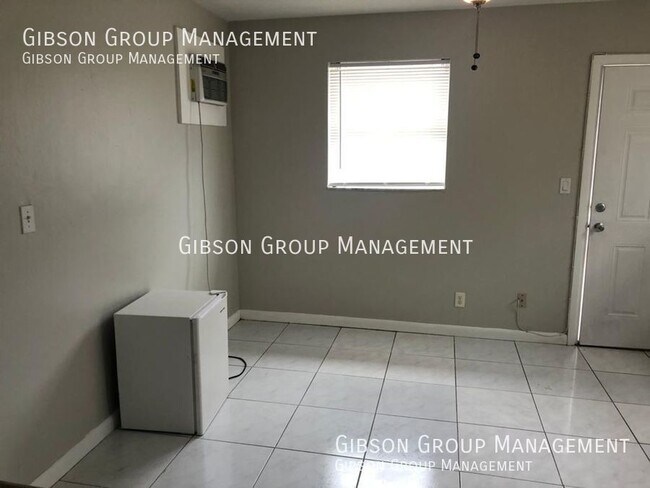 Building Photo - Efficiency in Ft Lauderdale INCLUDES ELECT...