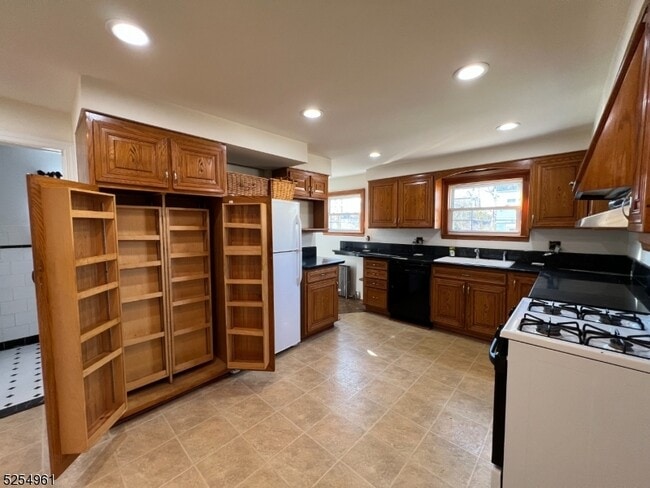 Foto del edificio - 130 Kenvil Ave