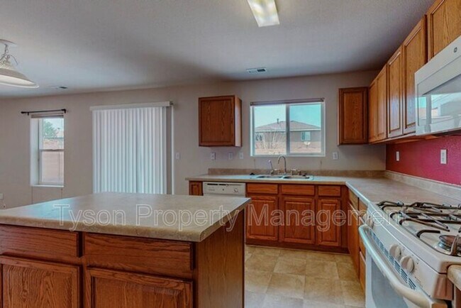 Foto del edificio - 7615 Red Finch Ct NW