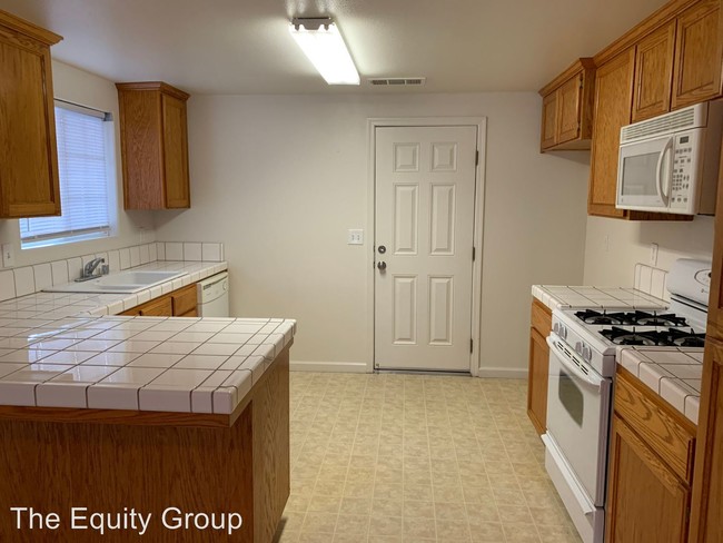 Building Photo - 2222-2228 N Vickie Ct