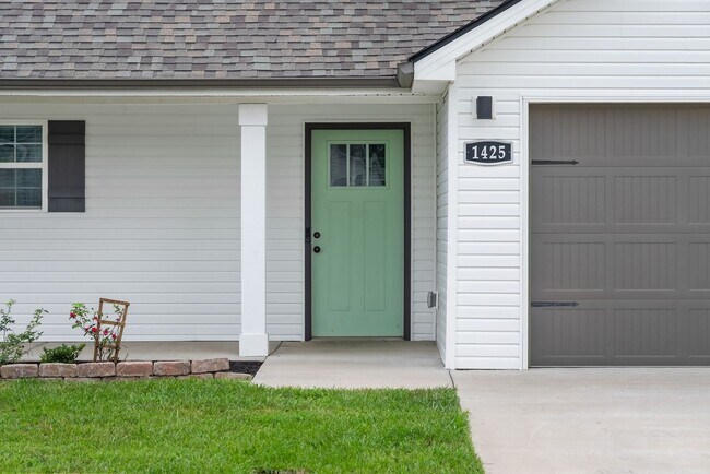 Foto del edificio - Stylish One-Level Home with 3 Bedrooms, 2 ...