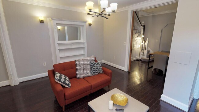 Foto del edificio - 2411 First St NW