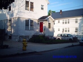 Building Photo - 117 Auburn St