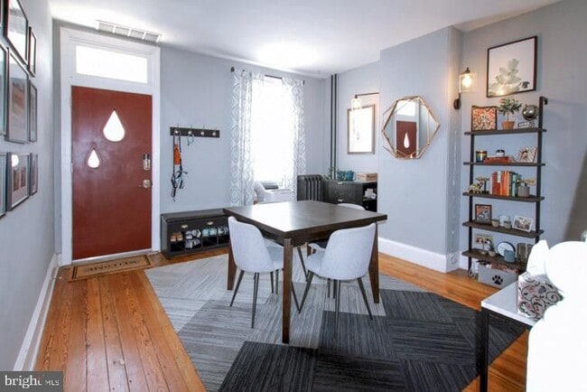 Dining Room (Entry) - 3678 Calumet St