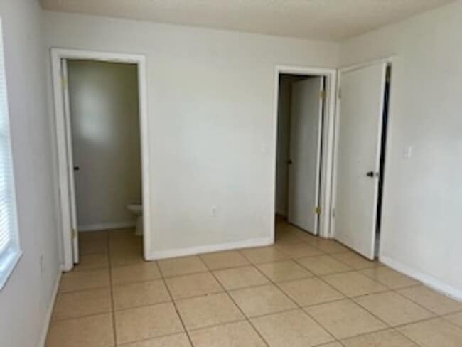 Building Photo - Marion Oaks home