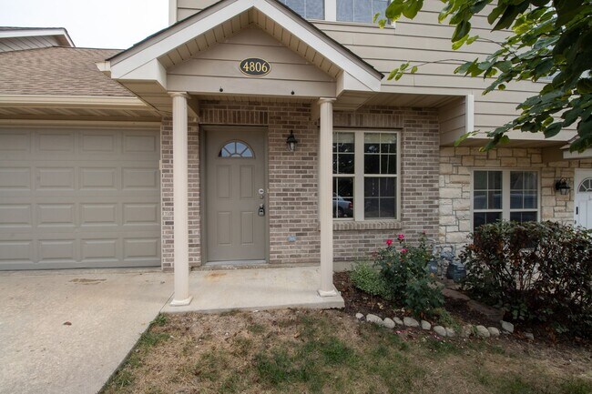 Building Photo - Condominium Convenience in Columbia!