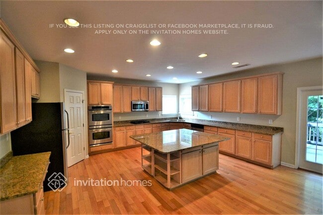 Building Photo - 5556 Jamerson Dr