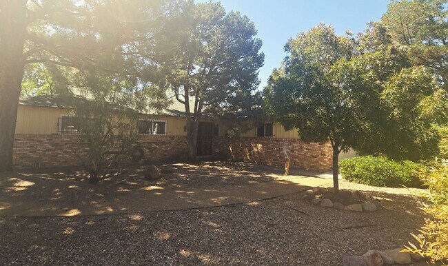 Foto del edificio - Call (505) 808-6467 to schedule a showing!