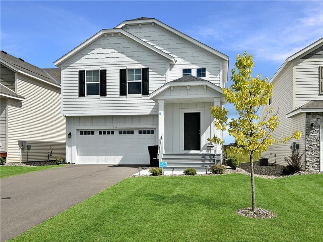 Primary Photo - Sparkling and Spacious New 5 Bedroom is Pe...