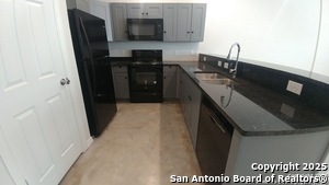 Foto del edificio - 6926 Crestway Rd