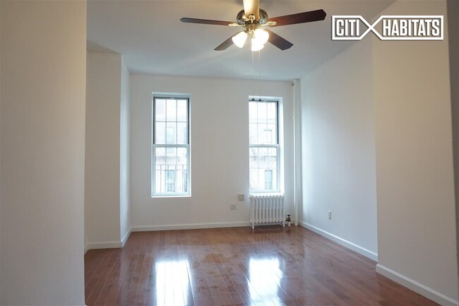 Building Photo - 326 E 93rd St