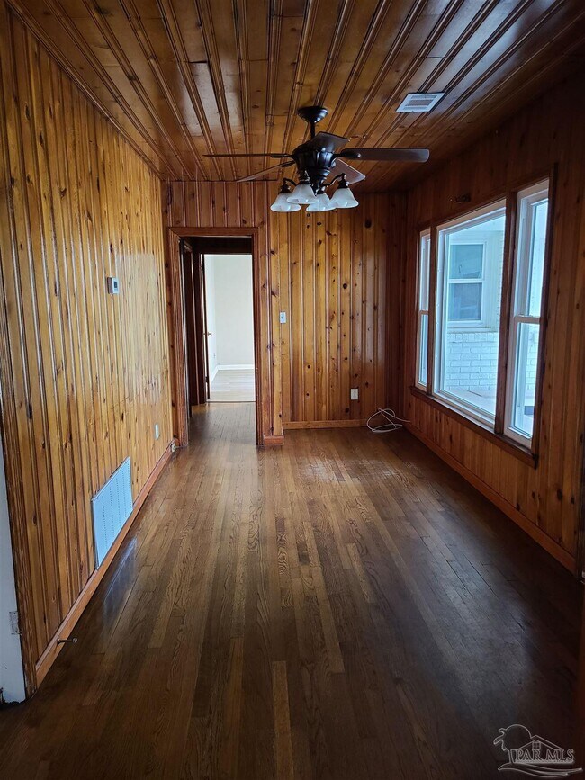 Foto del edificio - 2109 N Spring St