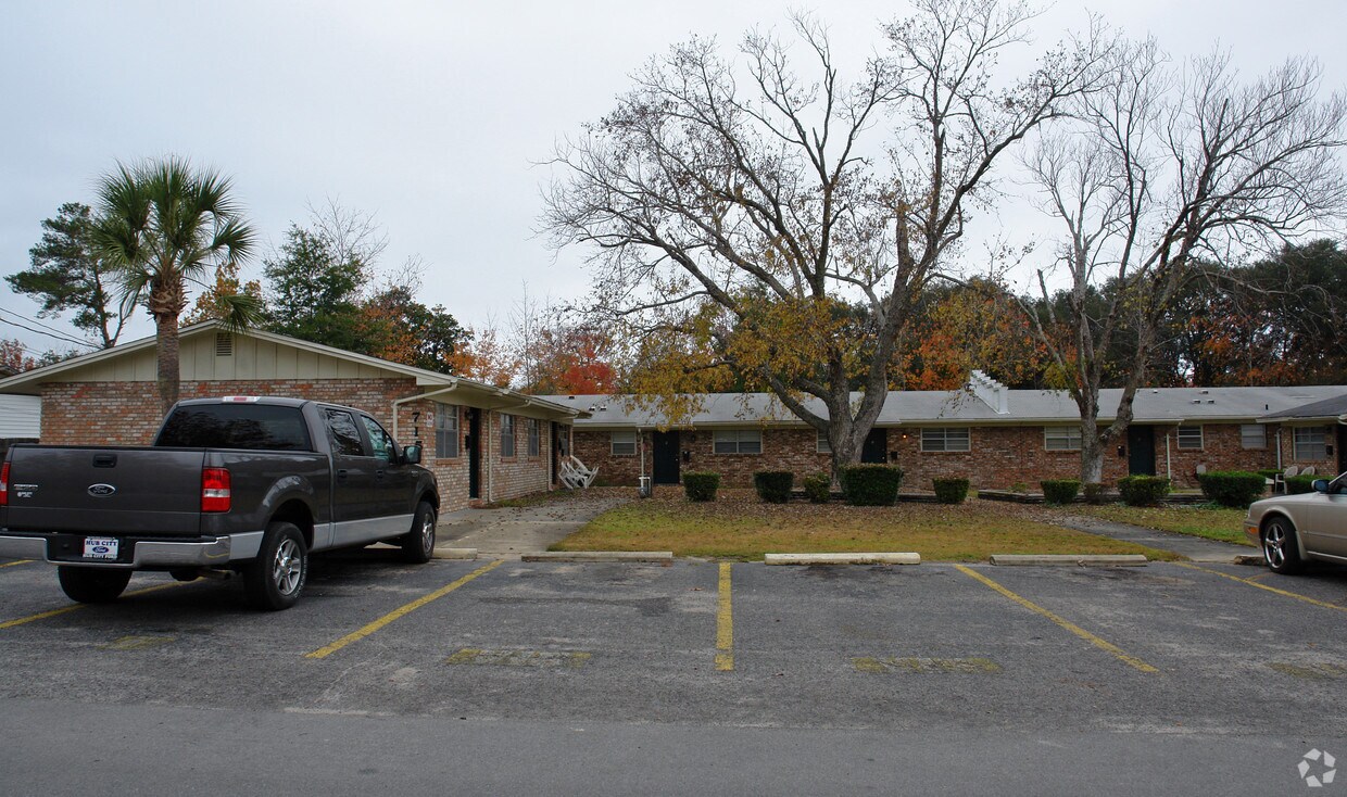 Building Photo - 715 Greenwood St