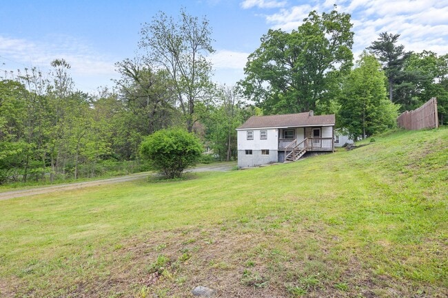 Foto del edificio - 104 Smithtown Rd