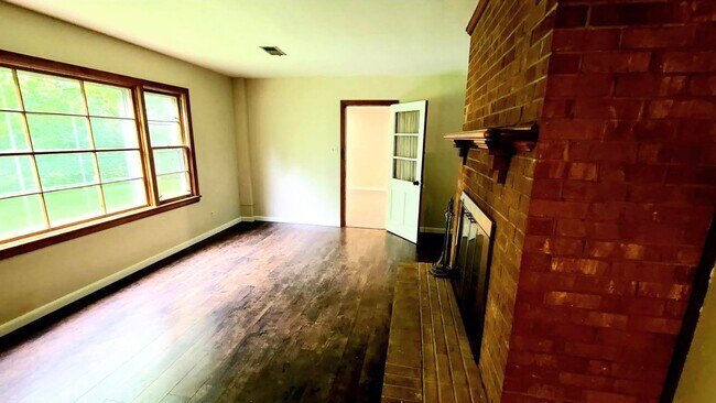 Building Photo - 600 Sandusky Dr