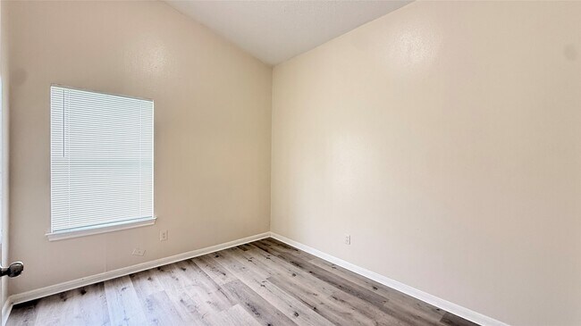 Foto del edificio - 15821 Ridgecroft Rd