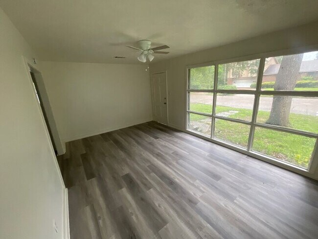 Foto del edificio - 3702 Newman Ave