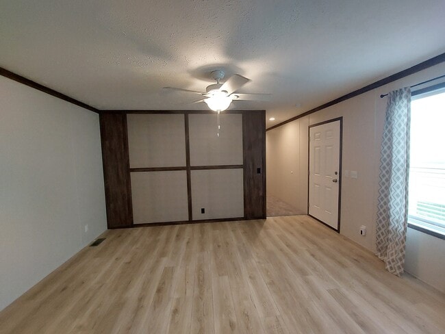 Building Photo - 195 Gem St