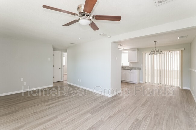 Building Photo - 4802 Bonton Dr