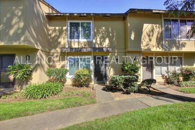 Foto del edificio - Beautiful 2 bedroom Townhome