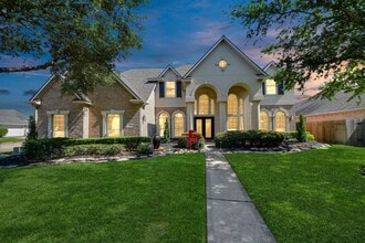 Building Photo - 17314 Pinecreek Hollow Ln