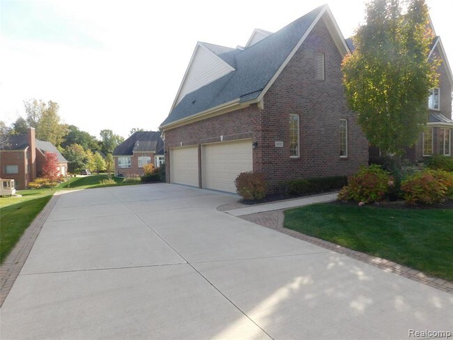 Building Photo - 8532 Chatham Dr