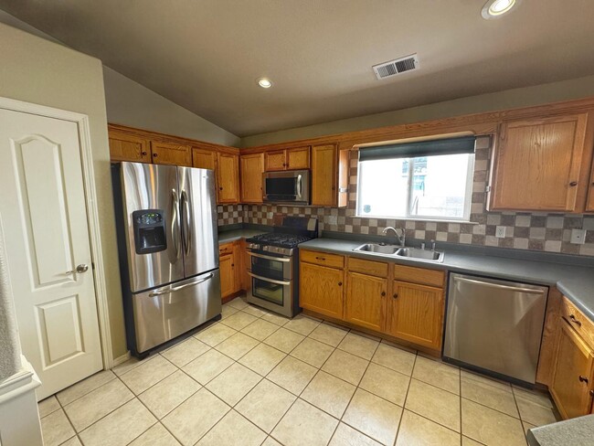 Foto del edificio - 8608 Quail Creek Ct NE