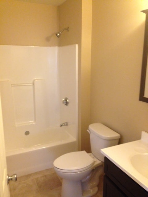 Full Bathroom - 47 Bowling Lane