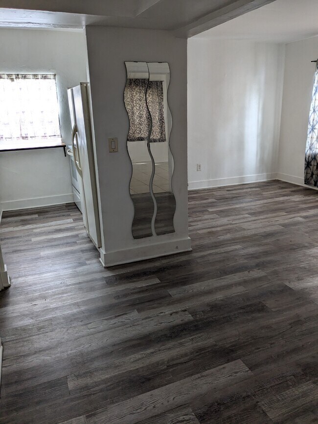 Foto del edificio - 574 NE 65th St