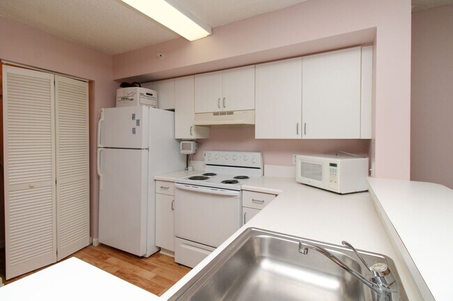 Building Photo - *GATED Community - Charming 1-Bedroom Cond...