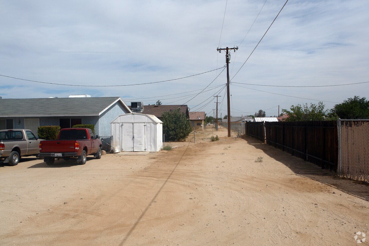 Building Photo - 12363 Red Wing Rd