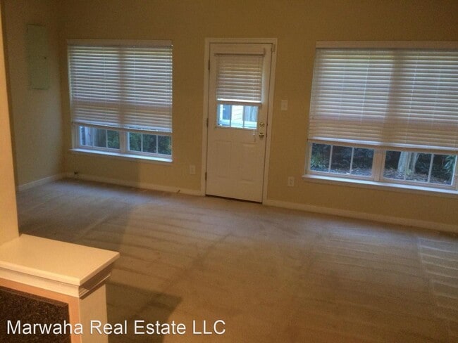 Building Photo - 3 br, 2.5 bath House - 10511 Mountain Gate...