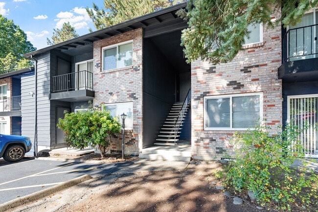 Building Photo - Royal Pines