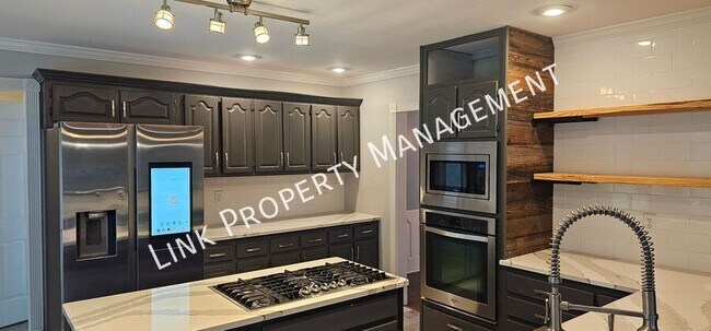 Foto del edificio - 7701 Elizabeth Way Dr